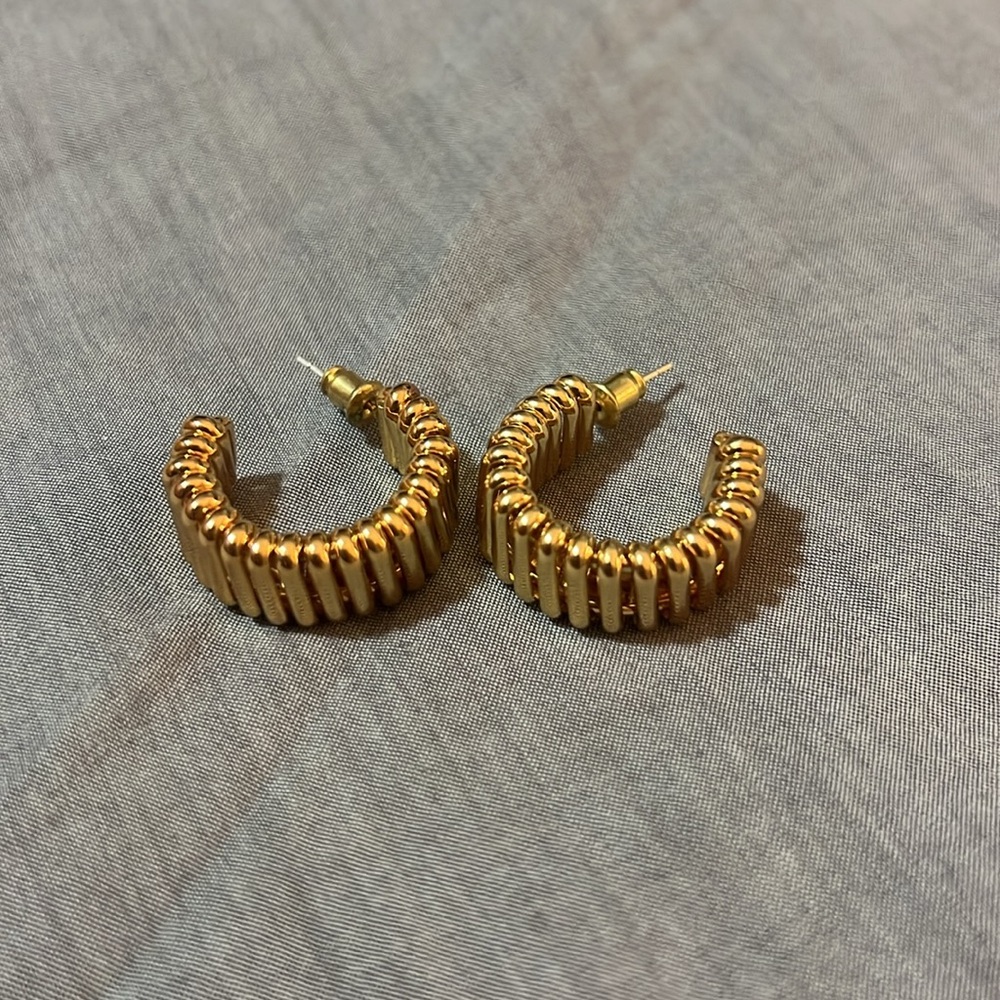 Gold Ribbed Hoop Earrings - Women Jewelry - Picture 2 of 2